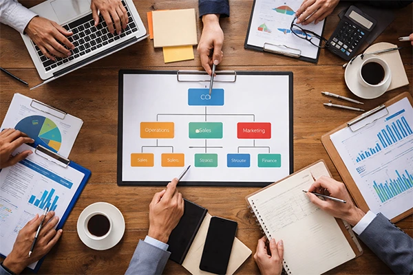Struktur bisnis Indonesia yang rapi membantu pembagian fungsi kerja, memperjelas jalur keputusan, dan mencegah operasional menjadi chaos